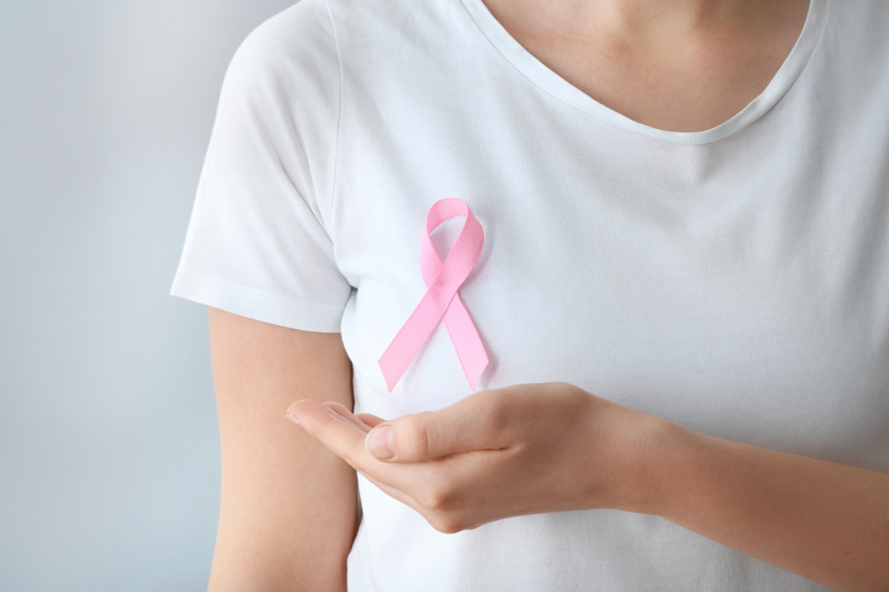 Câncer de mama pode garantir isenção do Imposto de Renda para aposentados 3 Pacientes com câncer e outras doenças graves podem ter isenção do Imposto de Renda em aposentadorias e pensões mediante laudo pericial.