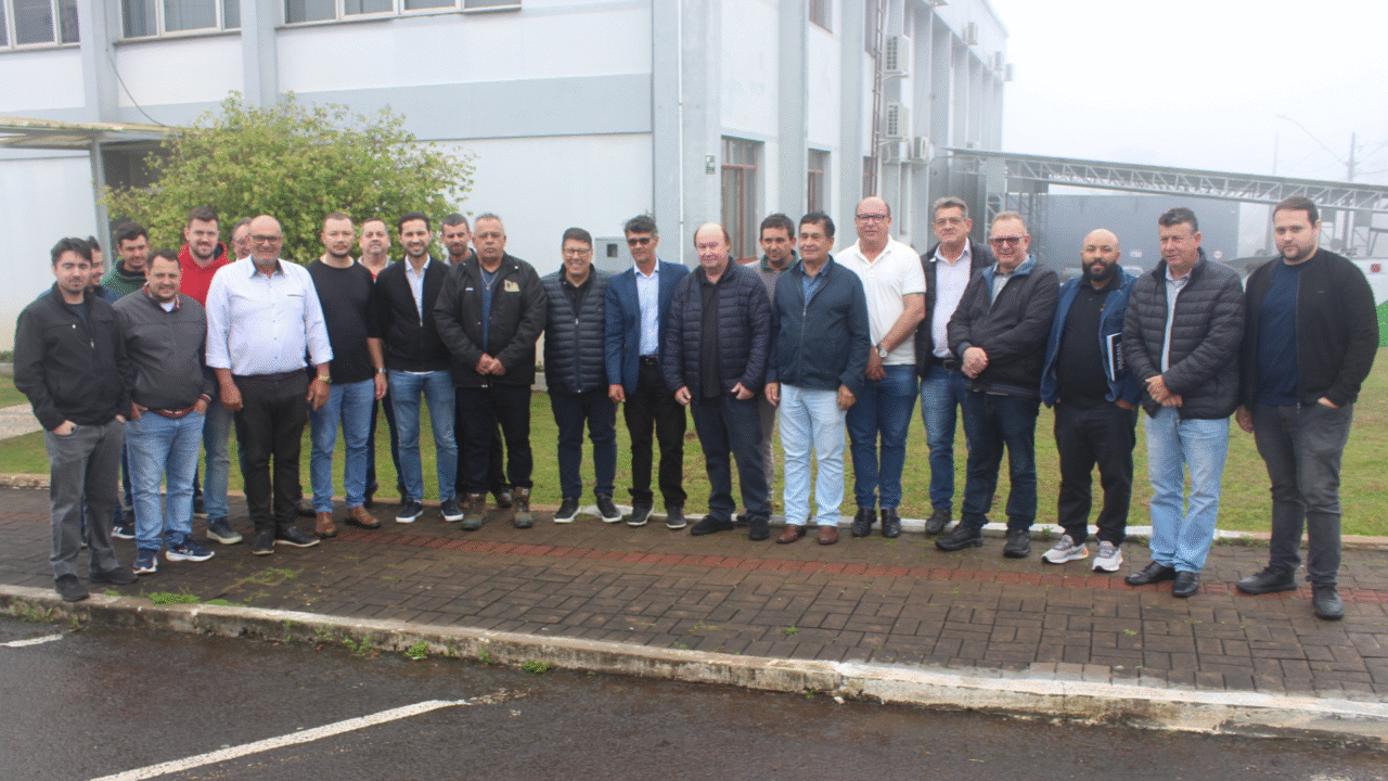 Em visita à Barracão deputados Litro destacam recursos destinados ao município 4 Recursos contemplam saúde, educação, agricultura e infraestrutura, reforçando parceria com a gestão municipal