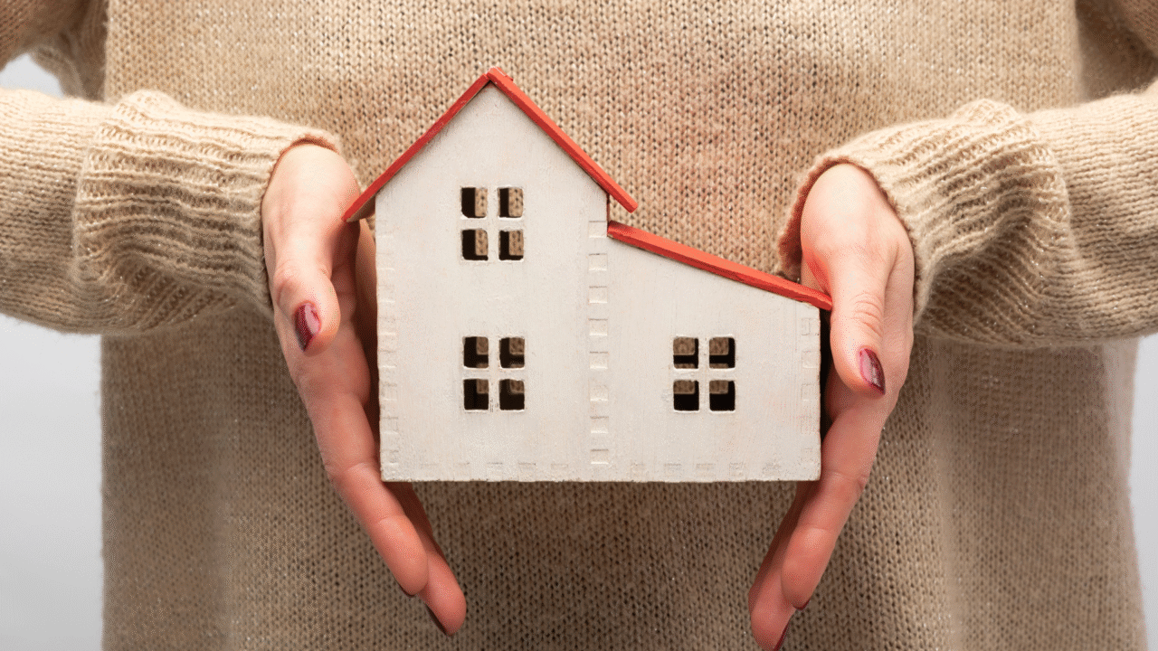 Governo lança medidas para reaquecer crédito imobiliário e incluir classe média em novos financiamentos 3 Governo lança pacote para reaquecer o crédito imobiliário, aumentar o teto de financiamento e incluir a classe média em novos programas habitacionais.