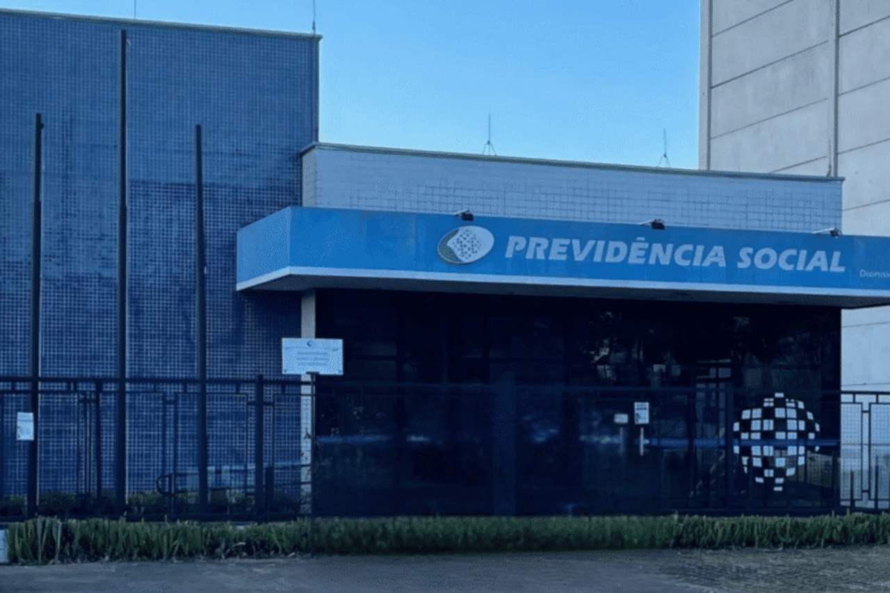 INSS convoca 4 milhões de beneficiários para fazer prova de vida em até 30 dias 17 INSS alerta: quatro milhões de beneficiários devem fazer a prova de vida em até 30 dias para evitar bloqueio.
