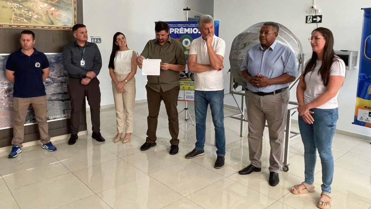 Realizado 3º sorteio da Campanha “Abrace essa Ideia – Compre no Comércio Local” 5 Moradores levaram prêmios em dinheiro de R$ 300 a R$ 1.000 em ação que estimula o consumo no comércio local e fortalece a economia do município