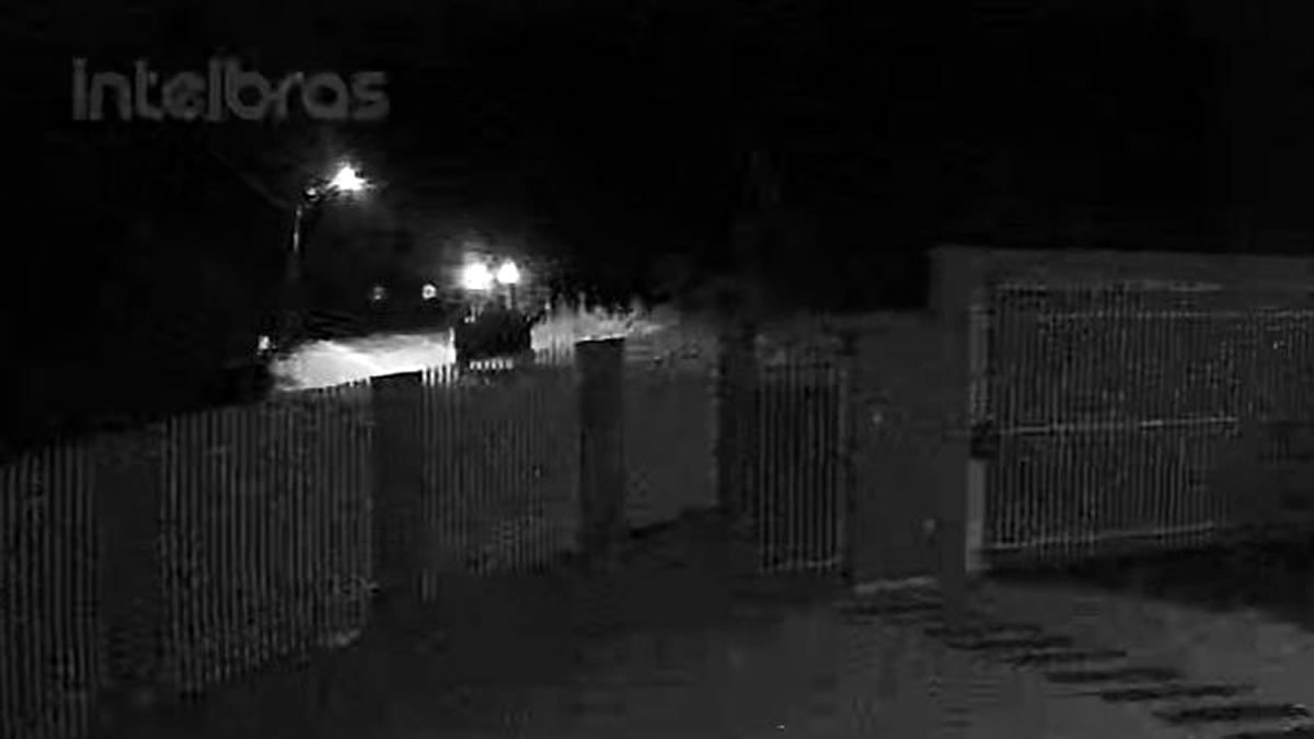 O furto da retroescavadeira ocorreu durante a madrugada desta terça-feira, na estrada geral sentido a linha São José