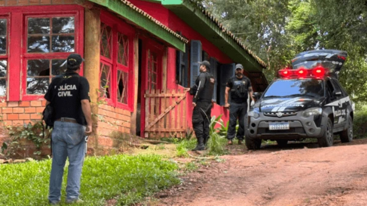 Guru espiritual é indiciado por 13 crimes que incluem tortura, charlatanismo e violência sexual 3 O Guru, tido como líder da comunidade terapêutica e dois filhos foram indiciados por 12 crimes, entre eles tortura, abuso sexual, estelionato e redução à condição análoga à de escravo.