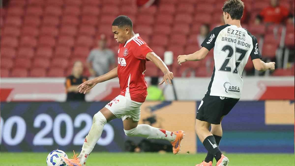 Inter empata com o Corinthians com pênalti marcado no final 3 O Inter levou gol aos 10 minutos e descontou com Carbonero. A equipe colorada teve um gol anulado por um impedimento polêmico no primeiro tempo