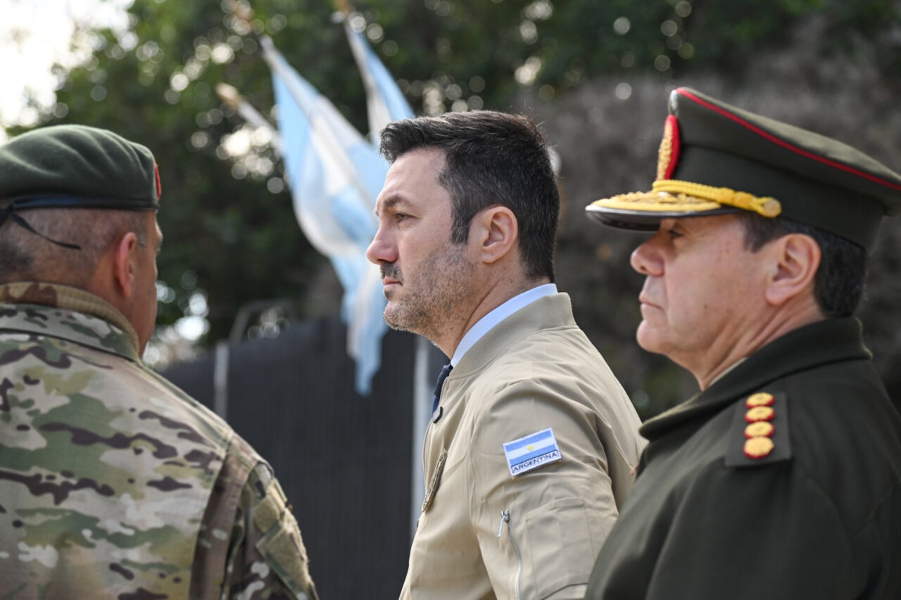 Argentina ordena envio de militares para Bernardo de Irigoyen na fronteira com Brasil 3 Ainda não foi confirmada a data em que os militares deverão chegar à fronteira. O objetivo é identificar e deter possíveis faccionados que tentem sair do Brasil pela fronteira com a Argentina