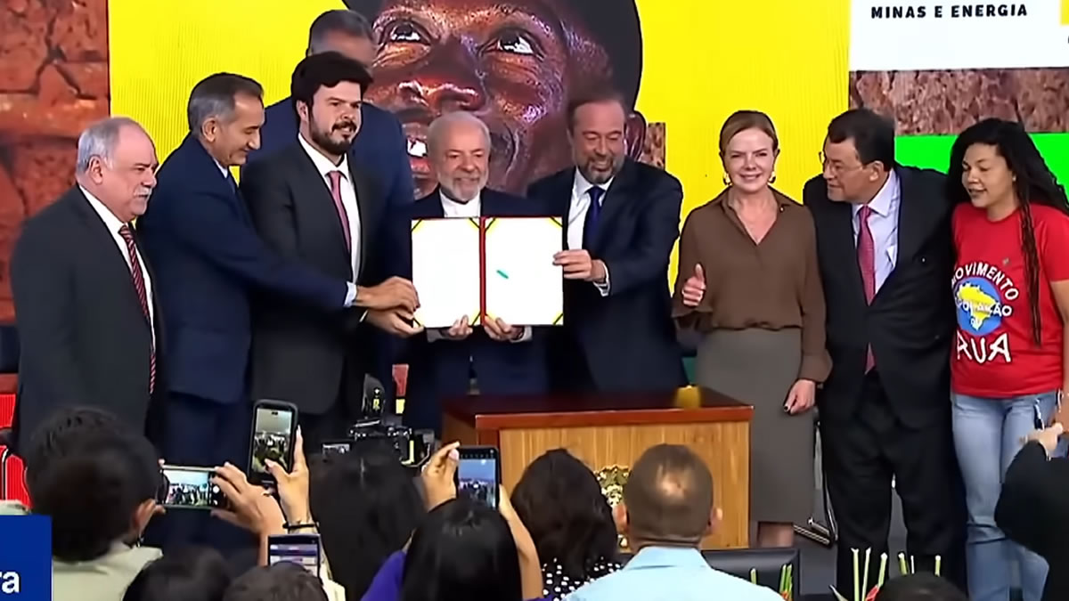 Lula sanciona gratuidade em conta de luz para famílias de baixa renda 3 Medida sancionada pelo presidente Luiz Inácio Lula da Silva atenderá a 60 milhões de pessoas; outras 55 milhões terão desconto