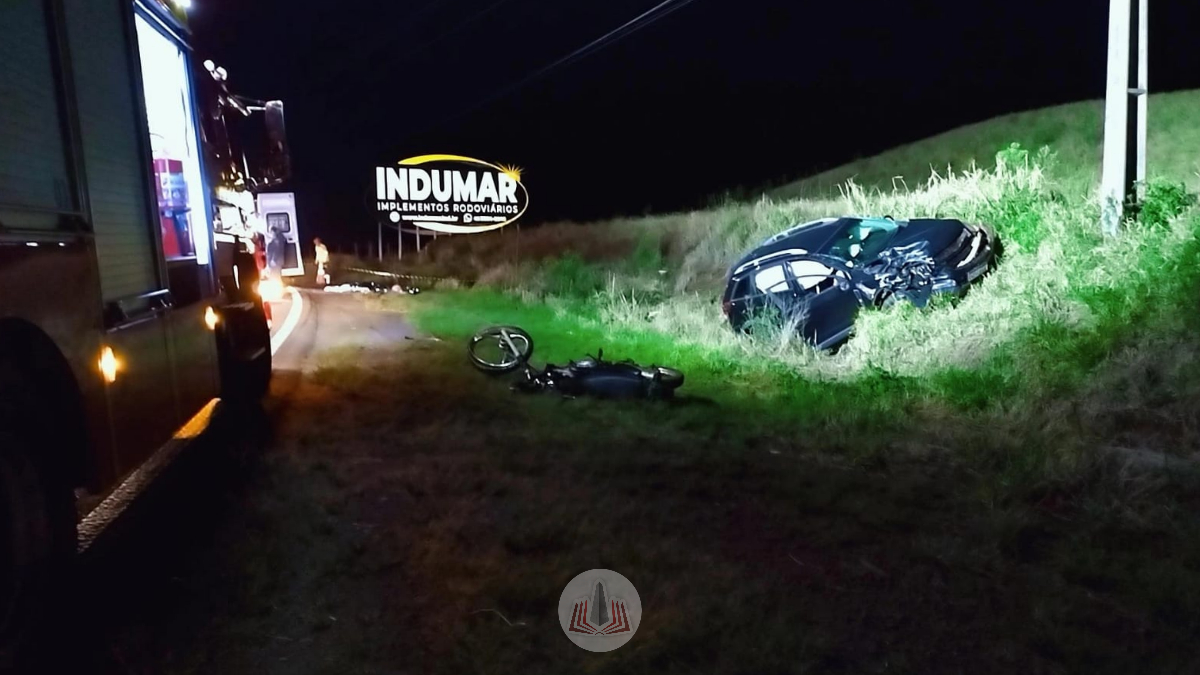 O motociclista que seria argentino estava acompanhado de uma mulher que sofreu ferimentos gravíssimos
