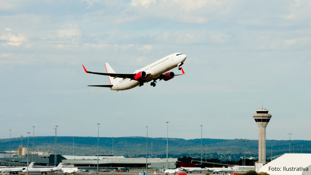 Balões com cigarros contrabandeados paralisam aeroporto e afetam milhares de passageiros na Lituânia
