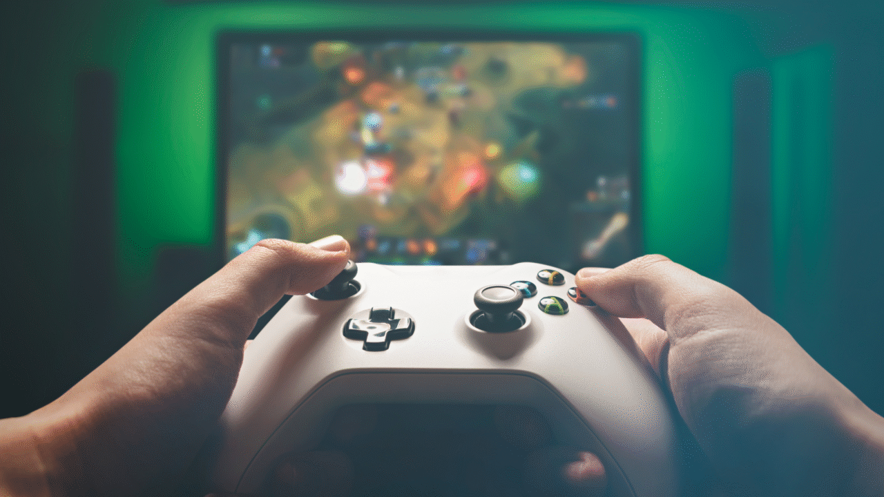 Adolescente é morto por bala perdida enquanto jogava videogame em casa nos Estados Unidos