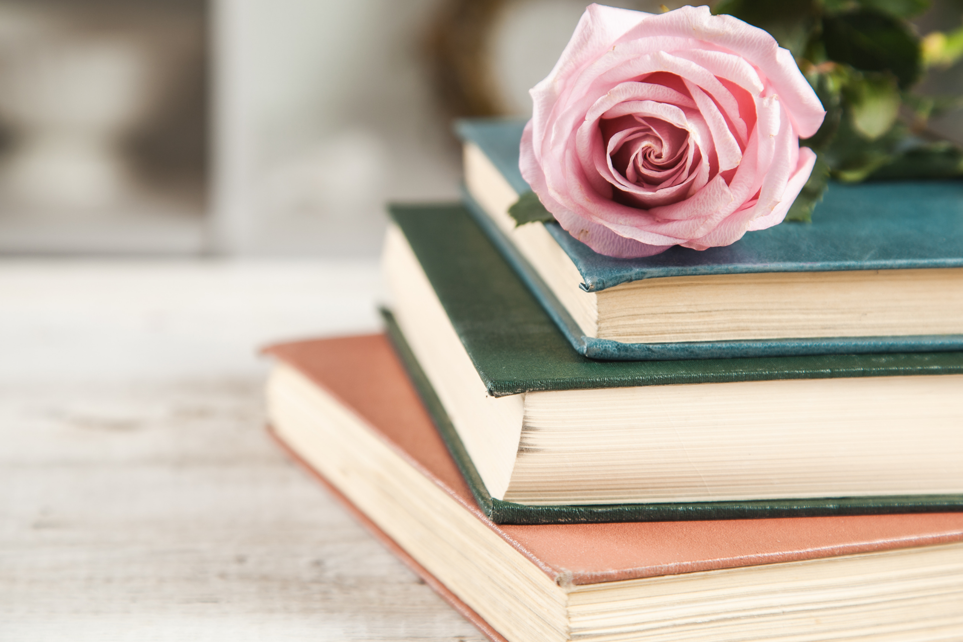 9 romances que estão explodindo nas redes sociais em 2025 42 9 romances que estão explodindo nas redes sociais em 2025