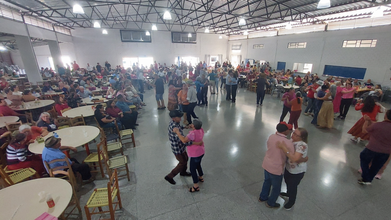 Mais de 500 idosos participam de comemoração em Bom Jesus do Sul 4 Mais de 500 idosos participam de comemoração em Bom Jesus do Sul
