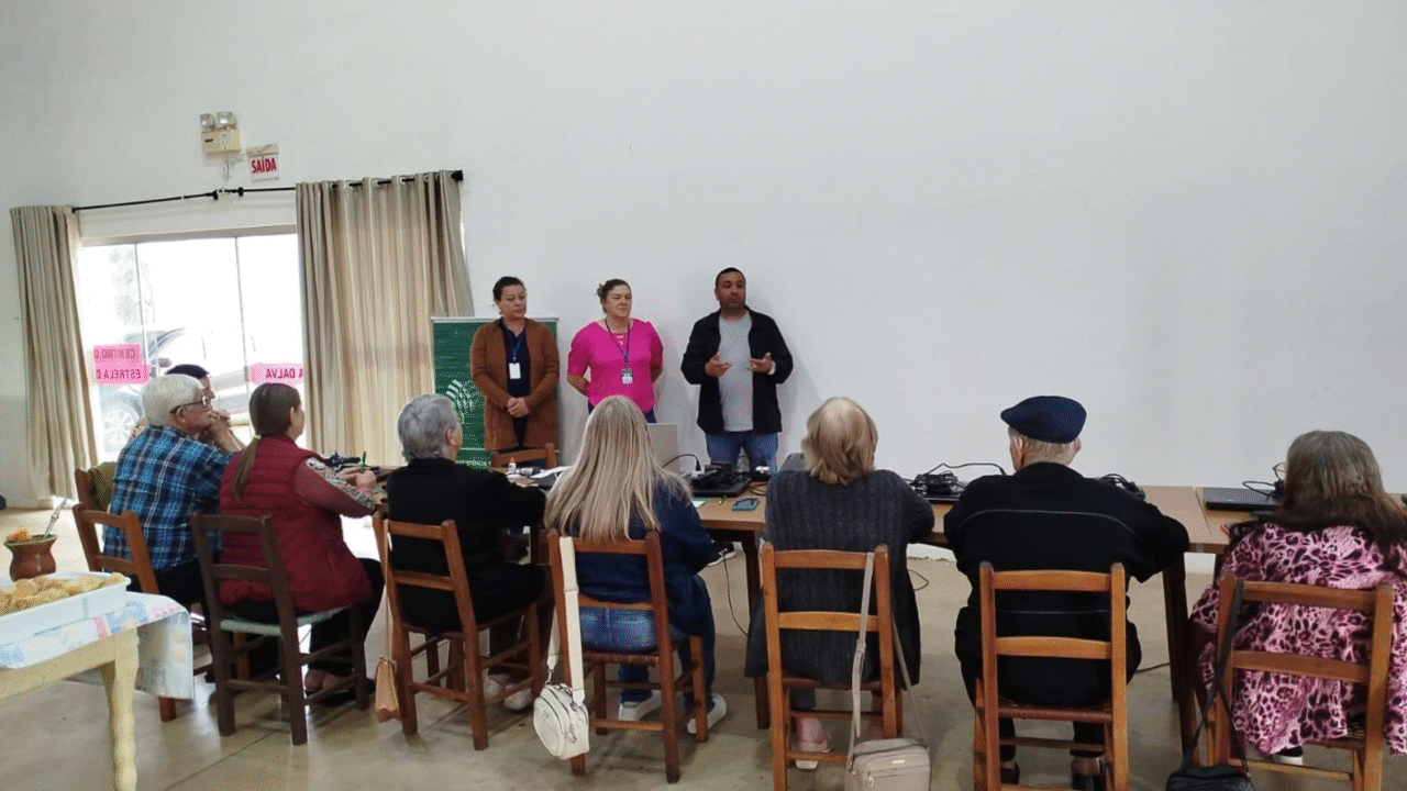 Curso de Inclusão Digital Rural é realizado no distrito de Idamar