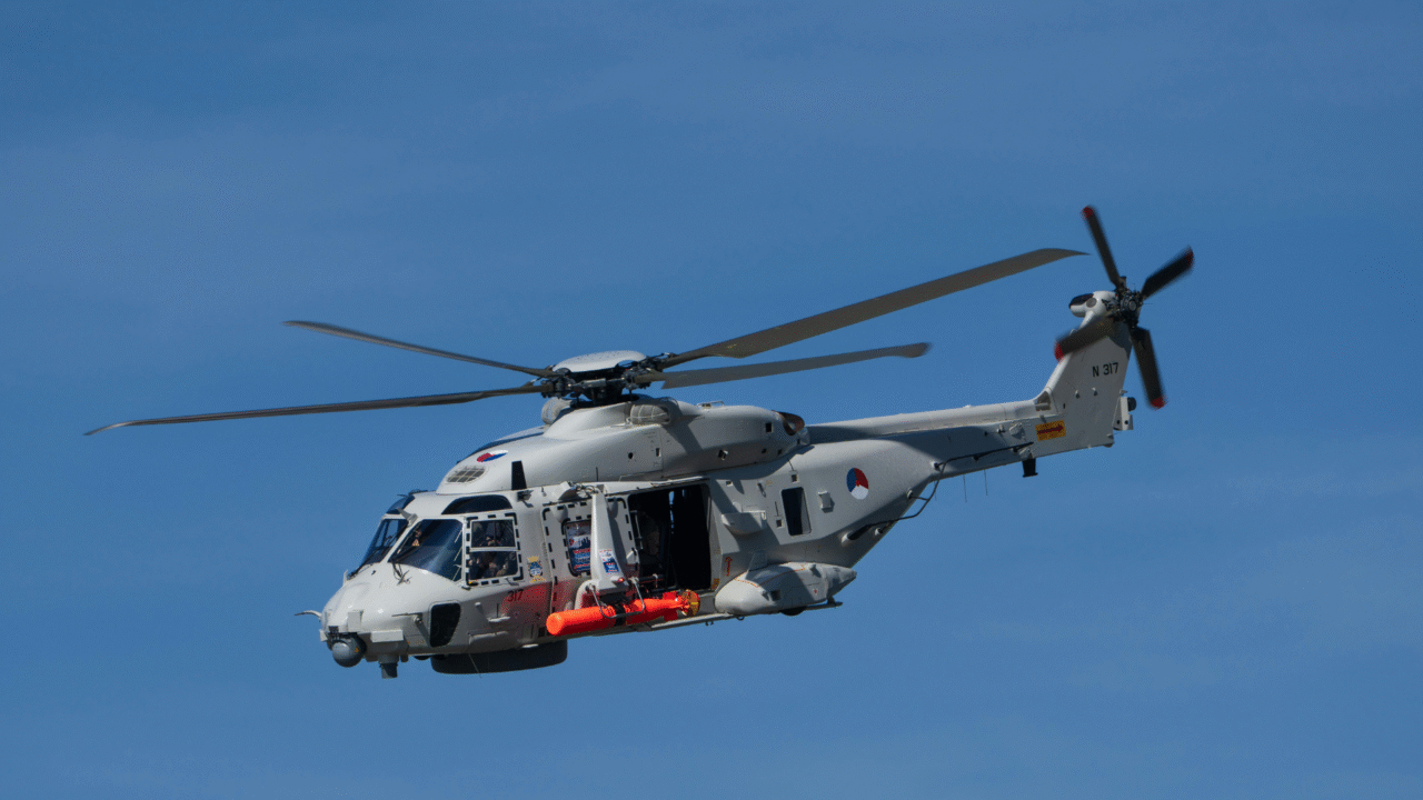 Helicóptero cai em praia da Califórnia e deixa cinco feridos