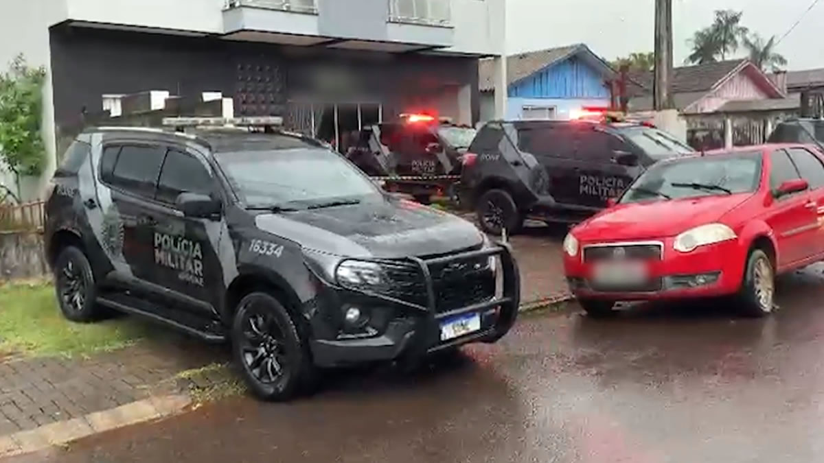 Segundo a polícia, o homem é suspeito de ser integrante de uma facção criminosa. Ele é natural de Maracaju/Mato Grosso e possui várias passagens
