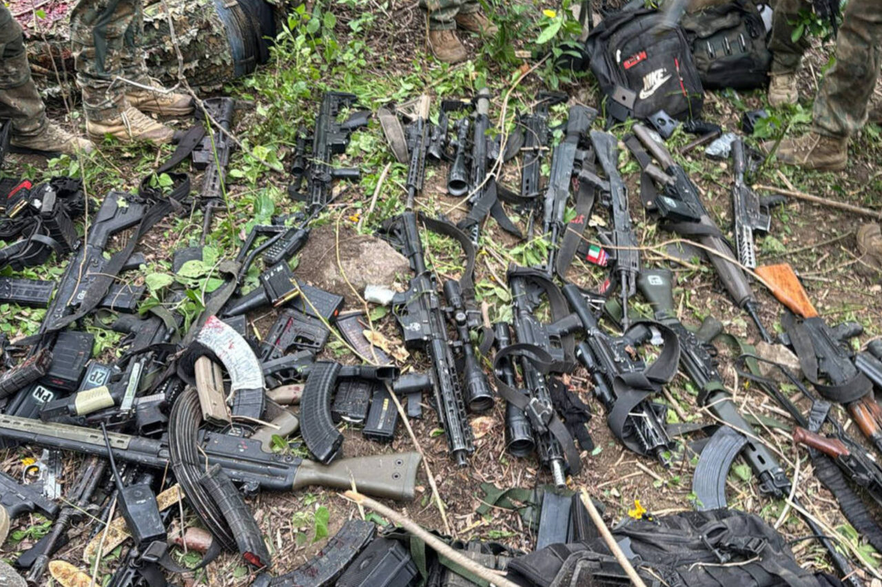 Megaoperação contra o CV tem mais de 60 mortos e mais de 80 presos no RJ 4 Mais de 2 mil policiais foram mobilizados, e criminosos reagiram com tiros, barricadas em chamas e bombas. Mais de 80 foram presos durante a megaoperação