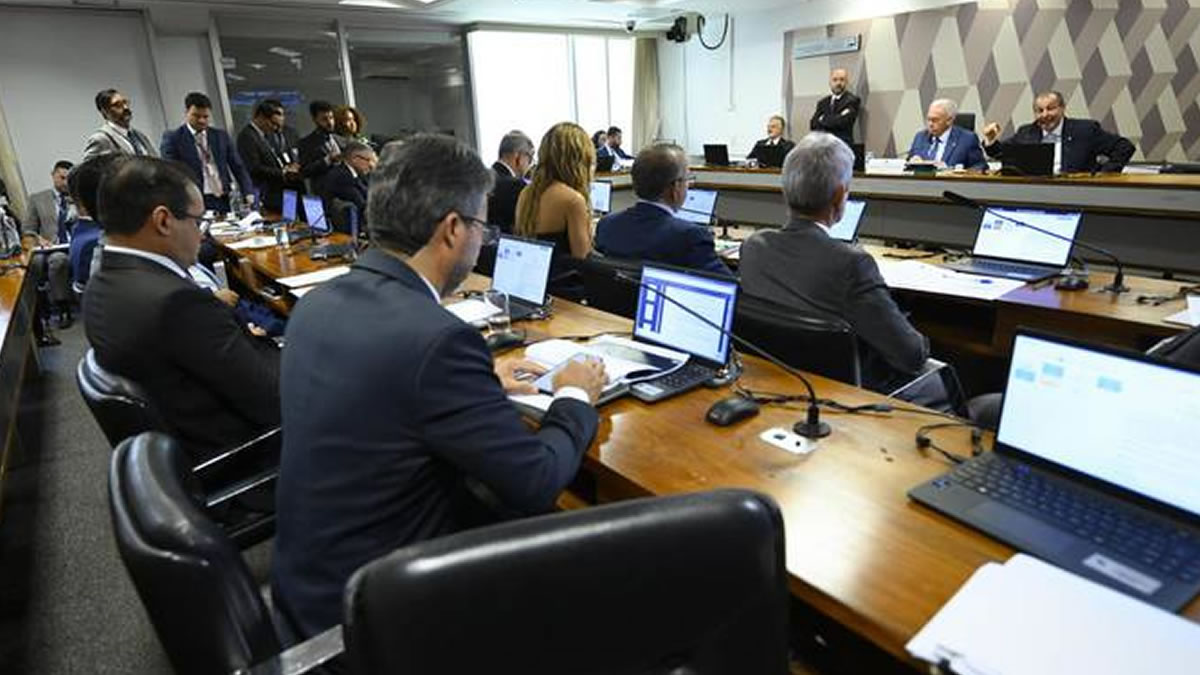 Senado aprova lei que endurece penas para menores de 18 anos 3 Texto aprovado no Senado aumenta o tempo máximo de reclusão de 3 para 5 anos e, em casos de crime hediondo, o período pode ser dobrado