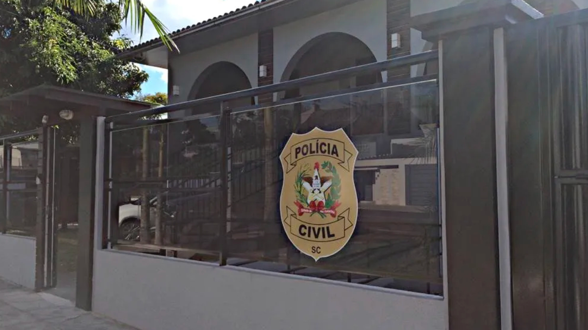 Cliente de acompanhante registra boletim de ocorrência por insatisfação em São Miguel do Oeste 3 O cliente alegou ter pago R$ 200 por serviços de massagem e conversa que não foram realizados; ele teme que supostas fotos sejam publicadas