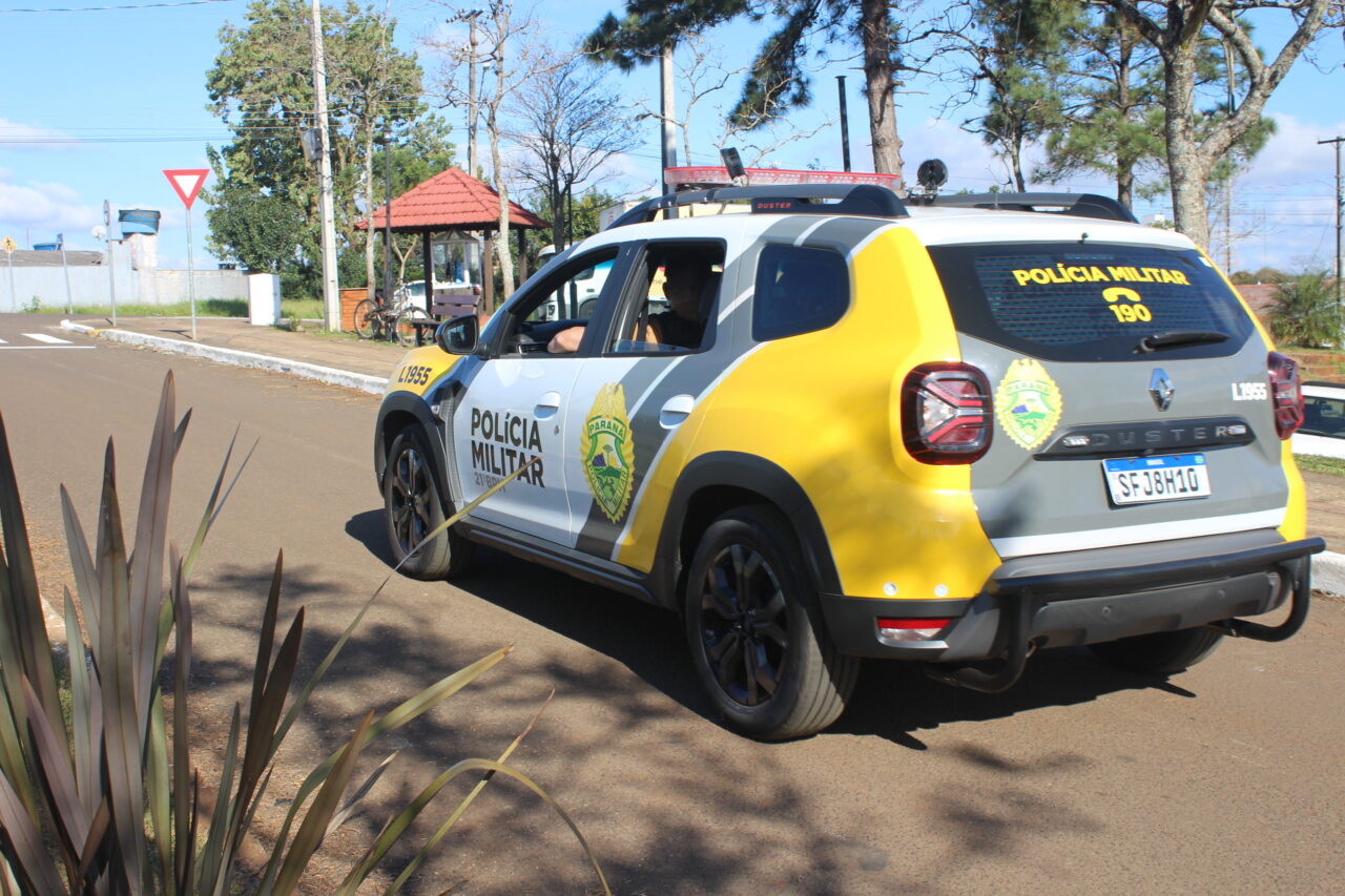 Motorista de aplicativo é vítima de roubo após atender chamado próximo à fronteira, em Barracão 3 Segundo o motorista, após receber o chamado ele recolheu um casal próximo à Fronteira, sendo que durante o deslocamento foi ameaçado e teve o carro, dinheiro e o celular roubados