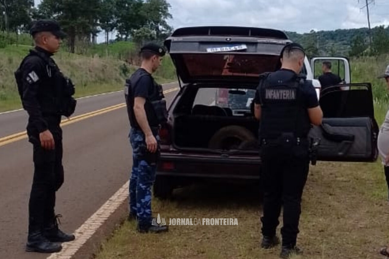 Três brasileiros e um argentino são presos suspeitos de furtar veículos na região de fronteira 8 Além da prisão dos três brasileiros e do argentino, os policiais recuperaram quatro veículos com registro de furto/roubo, em menos de 24 horas