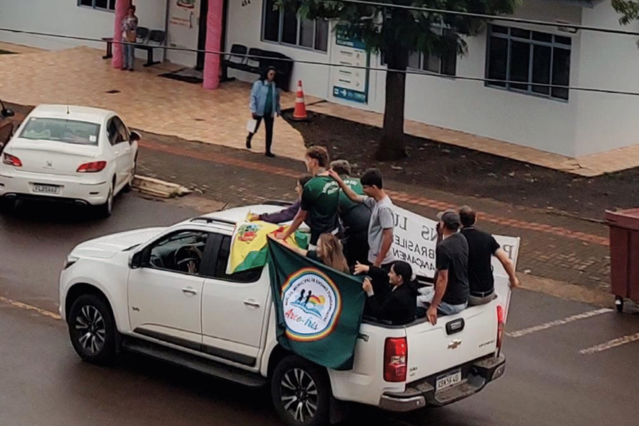 Guarujaense Lucas Caramori é campeão brasileiro sub-16 no lançamento de dardo 4 Heloisa L 1 2