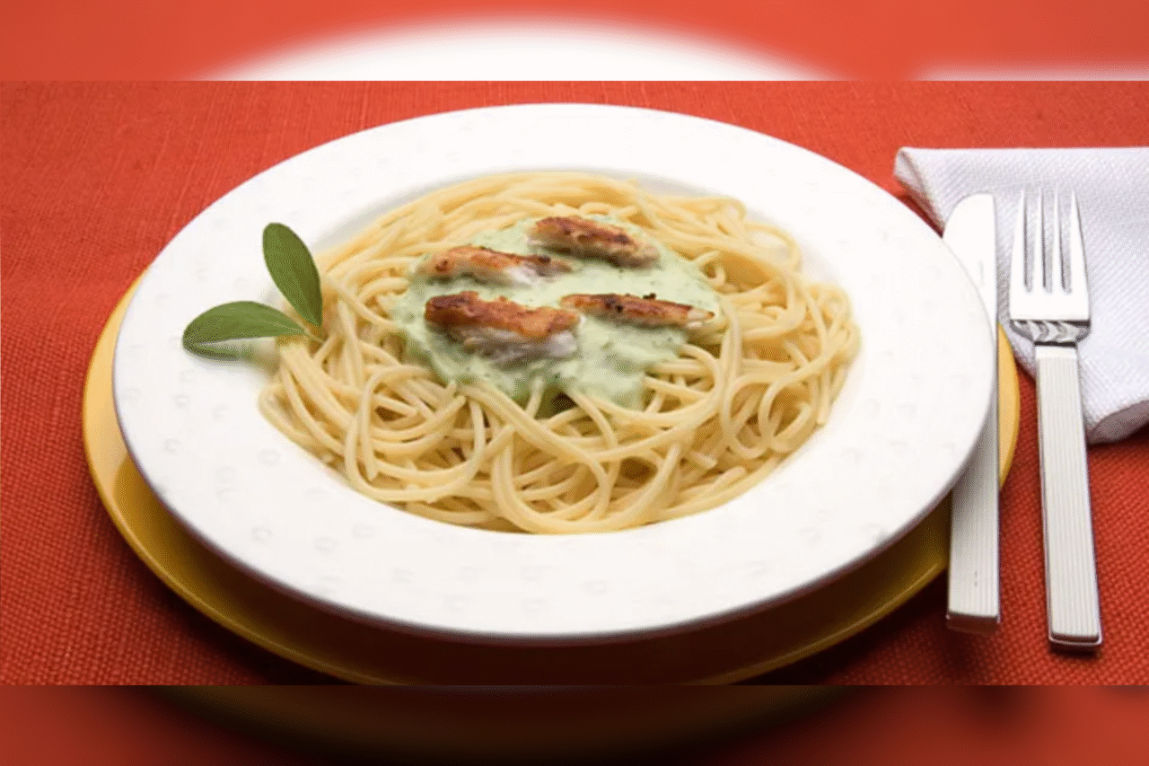 Sabor fresco do mar: espaguete ao molho de agrião com lascas de peixe que derretem na boca 13 Heloisa L 29 3