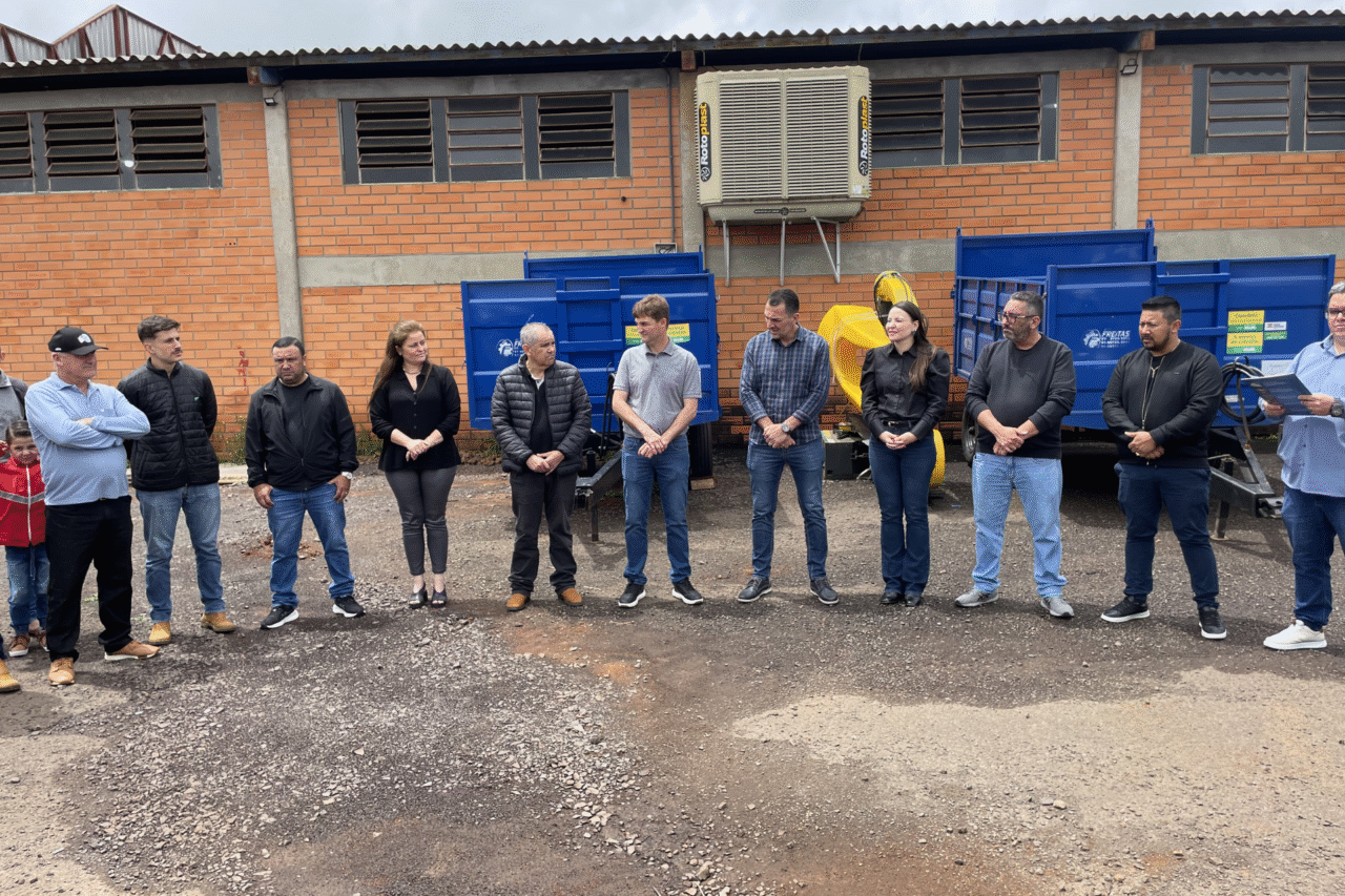 Município entrega novos implementos agrícolas e reforça patrulhas rurais