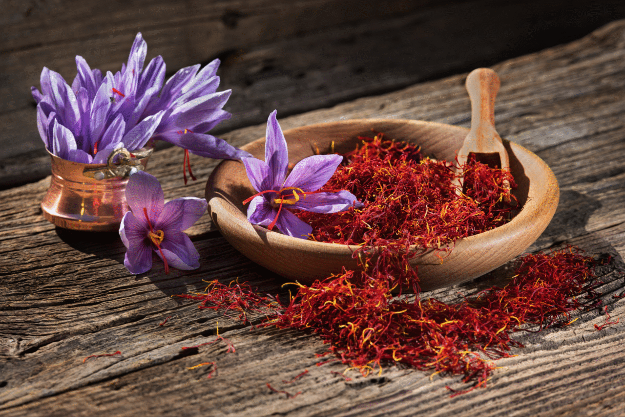 Açafrão: os benefícios surpreendentes da especiaria que a ciência considera uma das mais poderosas do mundo