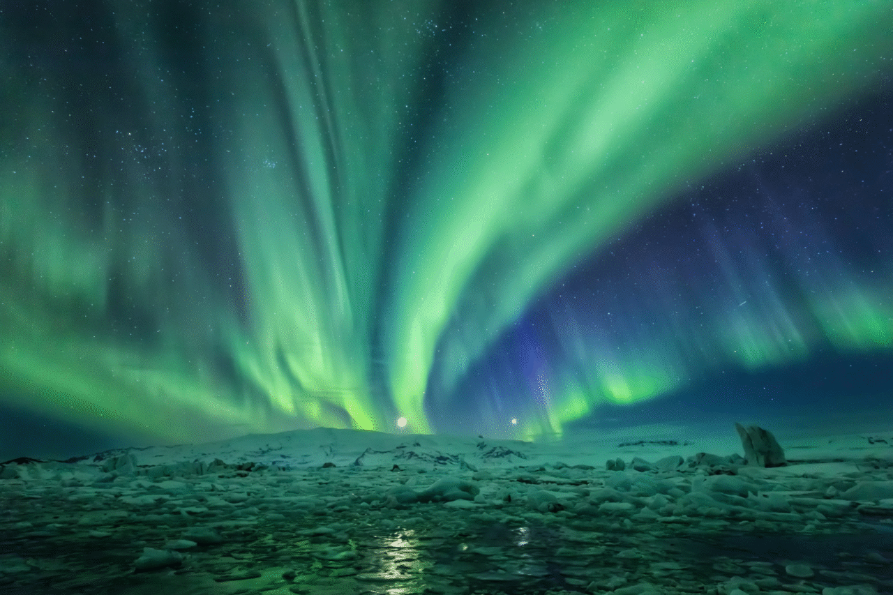 O mistério das auroras boreais: como elas nascem e por que mudam de cor