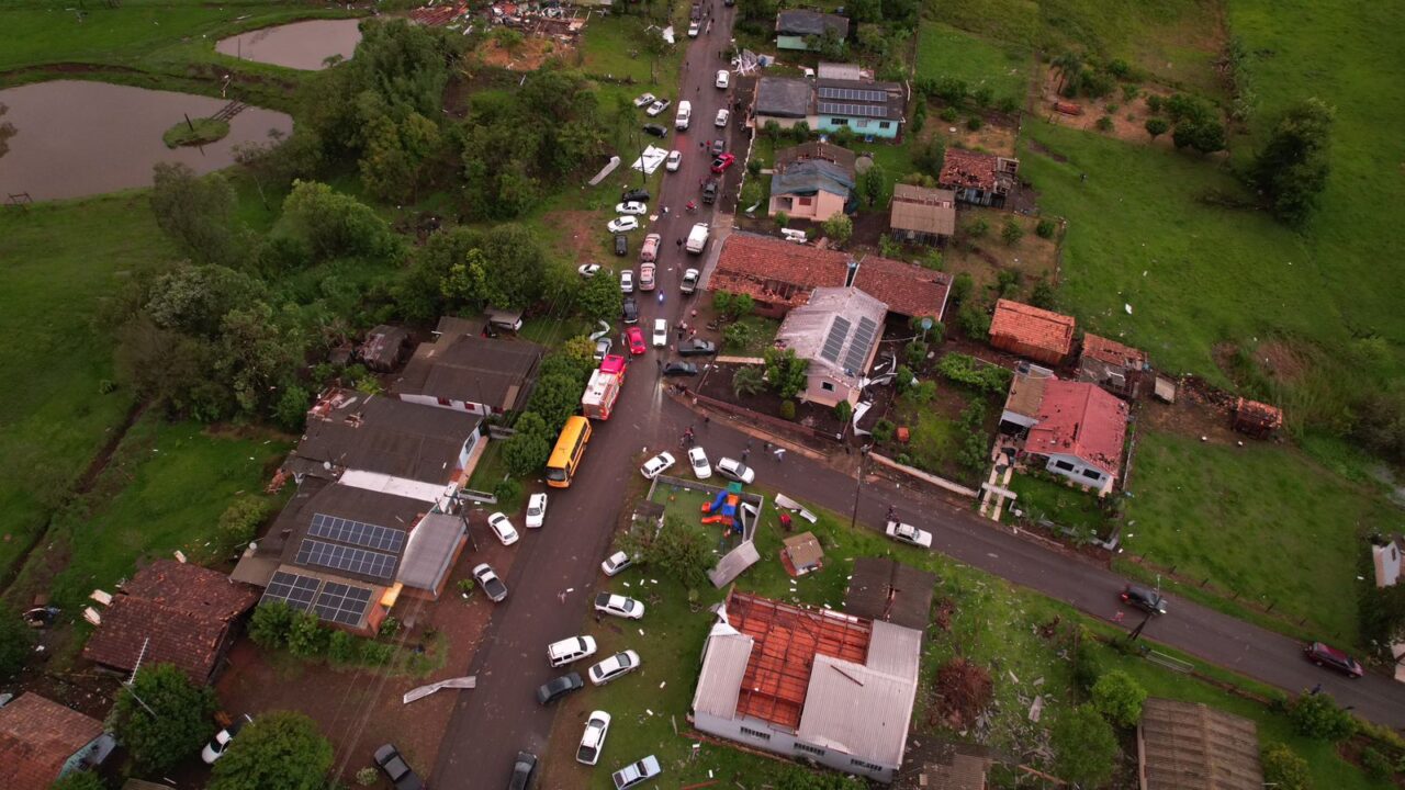 O tornado no dia 07 de novembro de 2025 deixou um rastro de destruição e mobilizou esforços emergentes nos dois estados