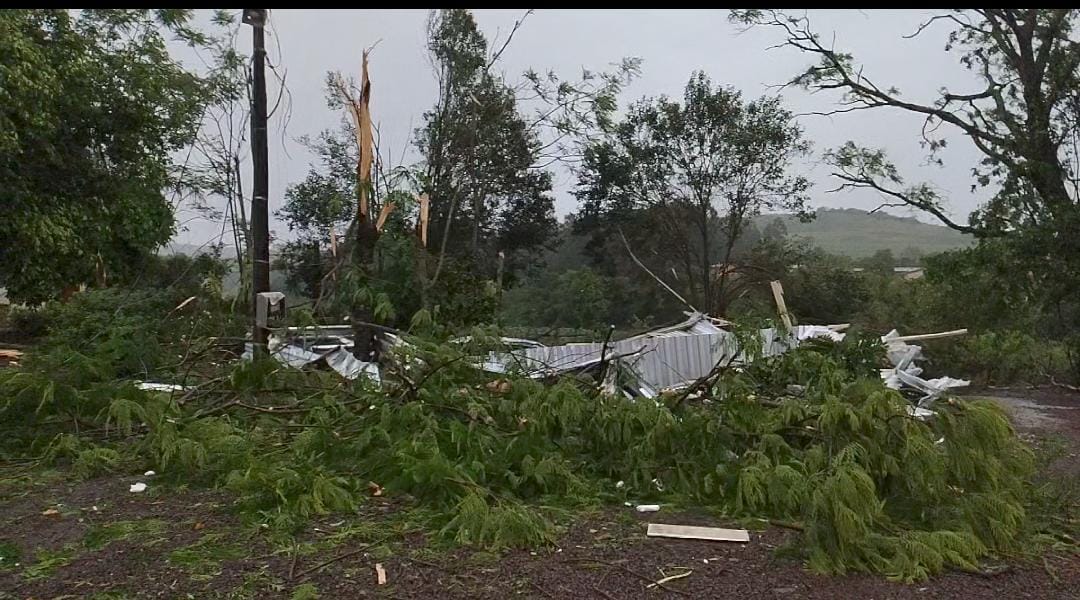 Temporal destrói casas, ginásio de esportes e causa destruição em Dionísio Cerqueira e região 6 WhatsApp Image 2025 11 07 at 19.51.20 1
