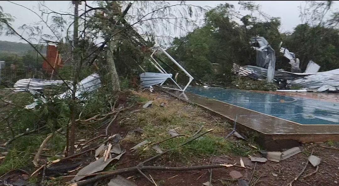 Temporal destrói casas, ginásio de esportes e causa destruição em Dionísio Cerqueira e região 5 WhatsApp Image 2025 11 07 at 19.51.20