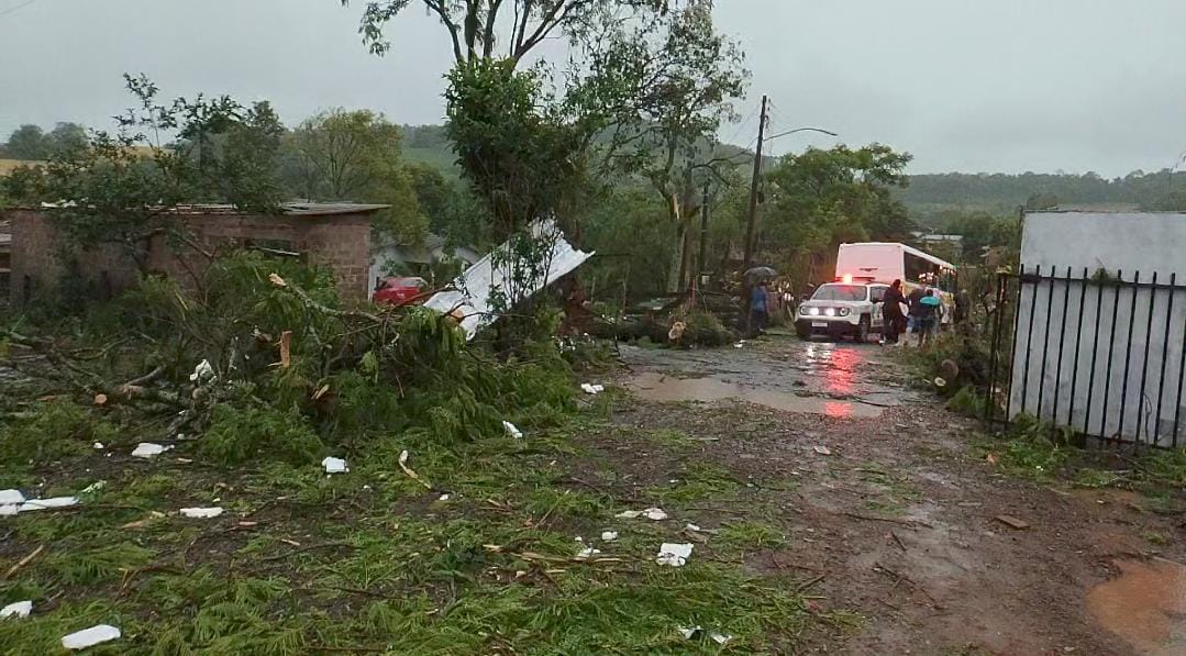 Temporal destrói casas, ginásio de esportes e causa destruição em Dionísio Cerqueira e região 11 WhatsApp Image 2025 11 07 at 19.51.21 1