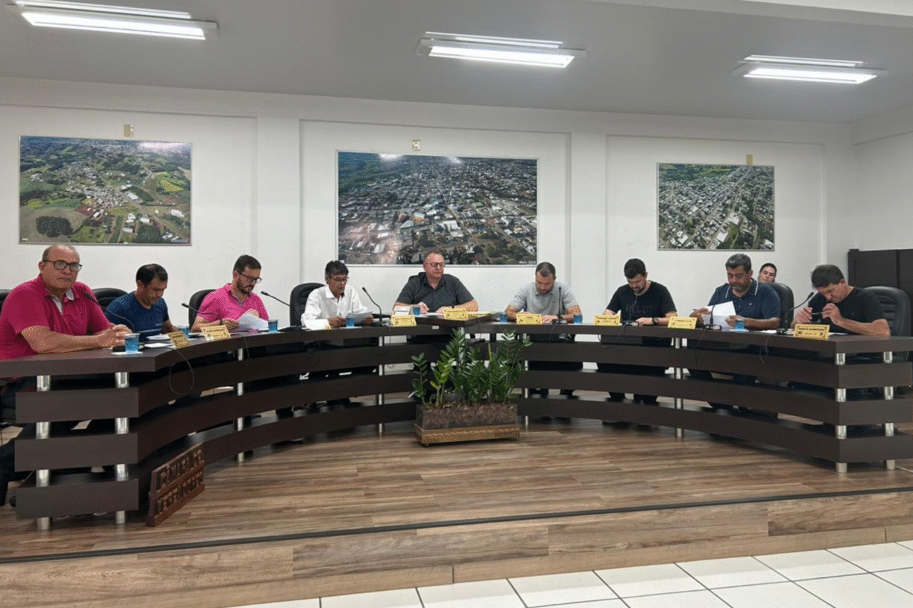 Os vereadores aprovaram projetos de liberação de recursos para saúde, além de discutir medidas urgentes de segurança na BR-163, dentre outros