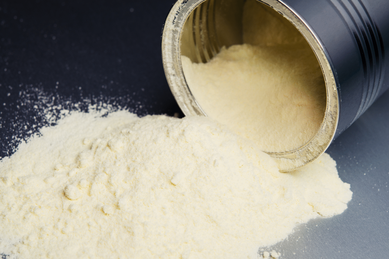 Paraná sanciona lei que proíbe uso de leite em pó importado na produção de alimentos 13 Crise do leite motiva regra inédita no país, que impede a reconstituição de lácteos importados e fortalece a produção local.