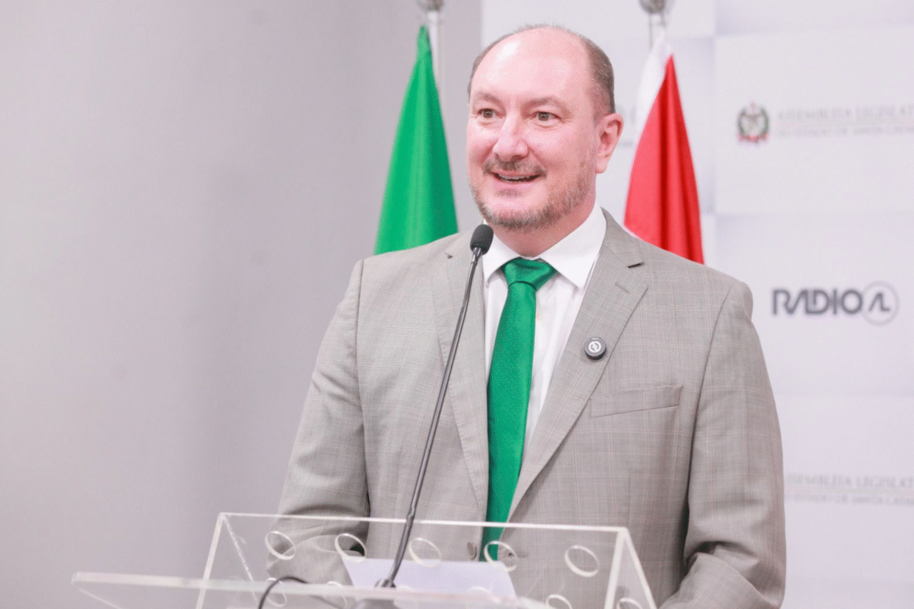 BR-282 passa por recuperação no trecho entre São Miguel do Oeste e Maravilha após compromisso do governo federal 3 BR-282 recebe obras de recuperação entre São Miguel do Oeste e Maravilha; Mauro De Nadal destaca compromisso assumido pelo ministro Renan Filho e afirma que o trabalho avança conforme o prometido.