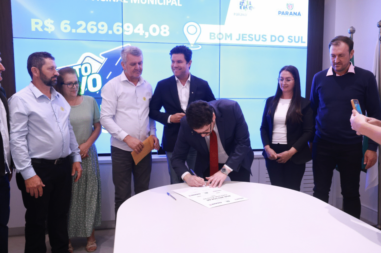 Paraná libera R$ 145 milhões para pavimentação e melhorias urbanas em 15 municípios; prefeitos destacam impacto regional