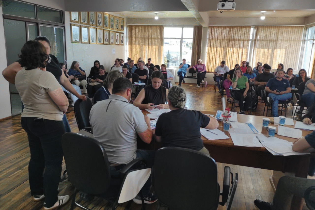 Barracão realiza eleição para diretores escolares e registra participação recorde 4 Consulta pública define diretores para 2026 nas escolas de Barracão com ampla participação de pais, professores e comunidade escolar