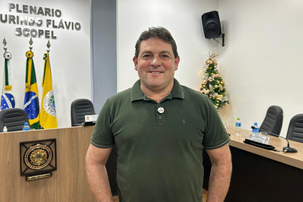 Dico apresenta requerimento solicitando esclarecimentos à operadora Vivo sobre frequentes quedas de sinal que prejudicam moradores e trabalhadores do município