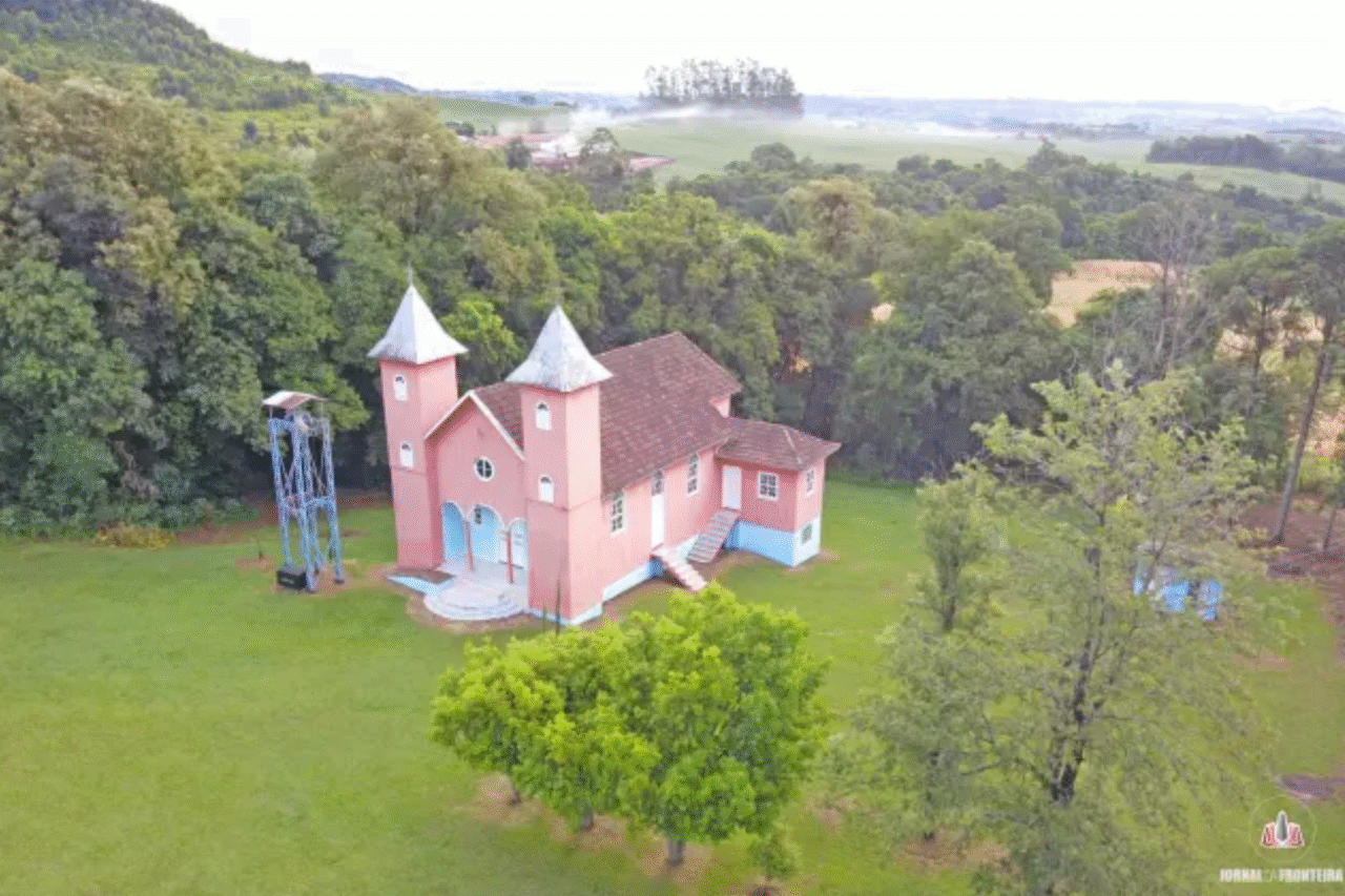 Barracão e Santo Antonio do Sudoeste ganham destaque no turismo religioso do Paraná 3 Roteiro “Jornada de Fé” destaca Barracão e Santo Antonio do Sudoeste no turismo religioso do Paraná, valorizando cultura e economia do Sudoeste.