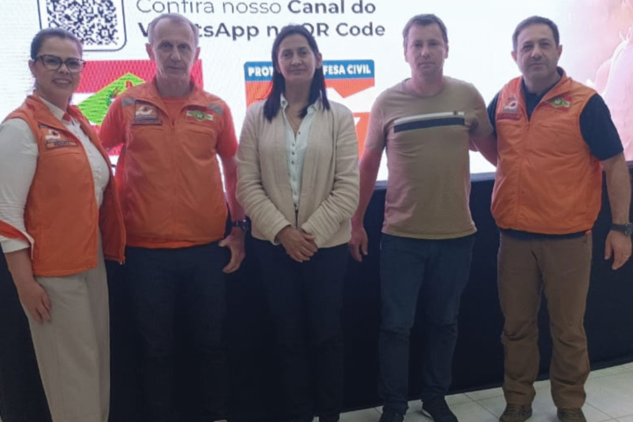 A Prefeita Eliane Fanton e o secretário da agricultura, Ederson Weiss participaram do Seminário Mesorregional de Proteção e Defesa Civil