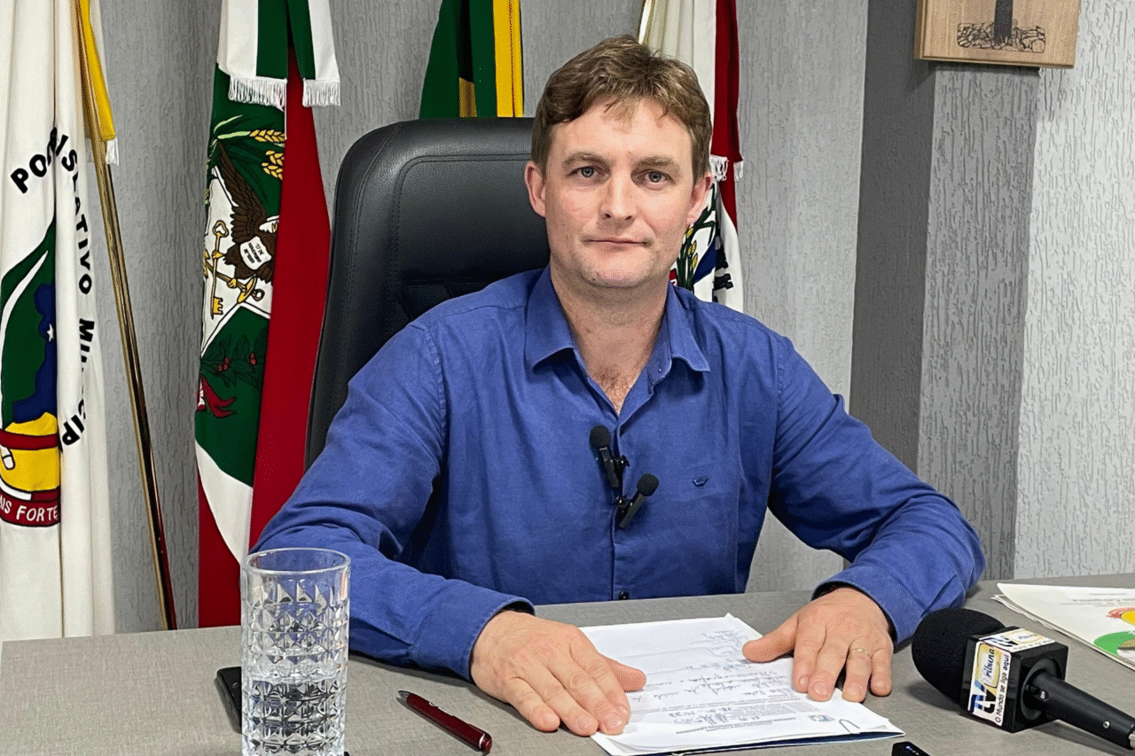 Presidente do Legislativo aborda crise do setor leiteiro em sessão ordinária 3 Durante a última sessão ordinária da Câmara de Vereadores de Dionísio Cerqueira entraram em pauta projetos importantes que reforçam demandas do setor agrícola.