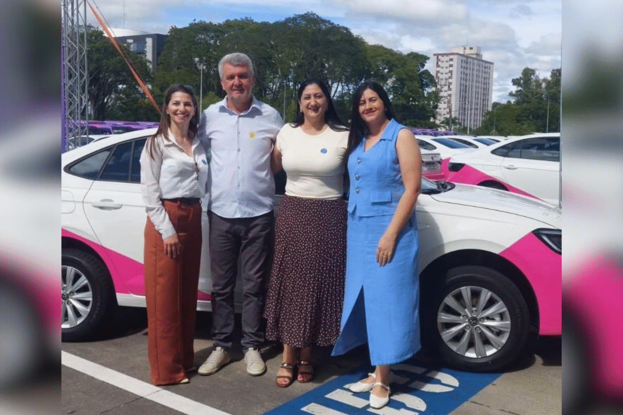 O carro, um Volkswagen Virtus, foi entregue pelo governador Carlos Massa Ratinho Junior à comitiva do município durante o II Encontro Estadual Cuida Mais Paraná