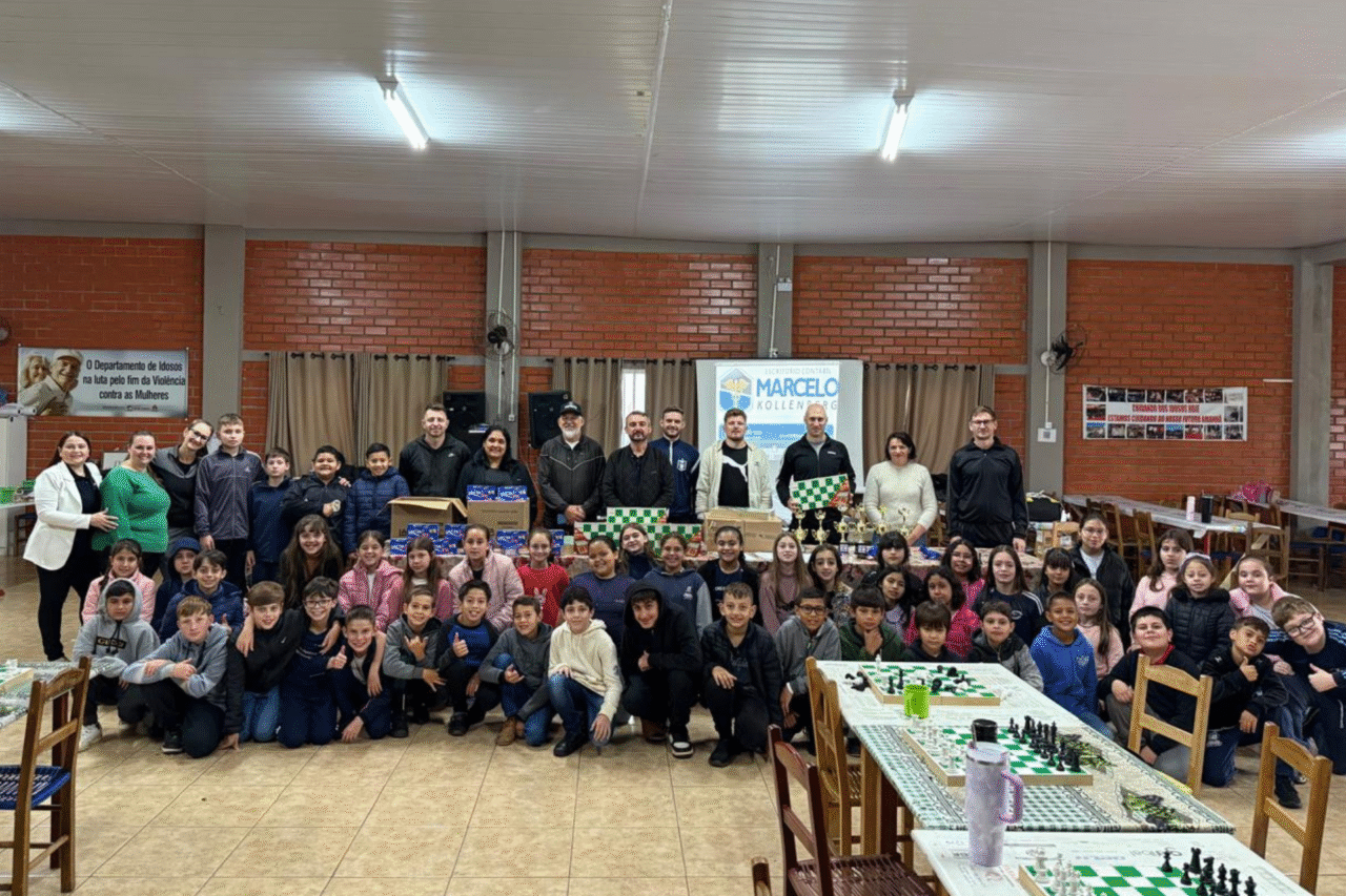 A Escola Municipal Castro Alves realizou a segunda edição da Copa Castro de Xadrez, reunindo alunos classificados das seletivas escolares e envolvendo todas as unidades da rede municipal e instituições estaduais.