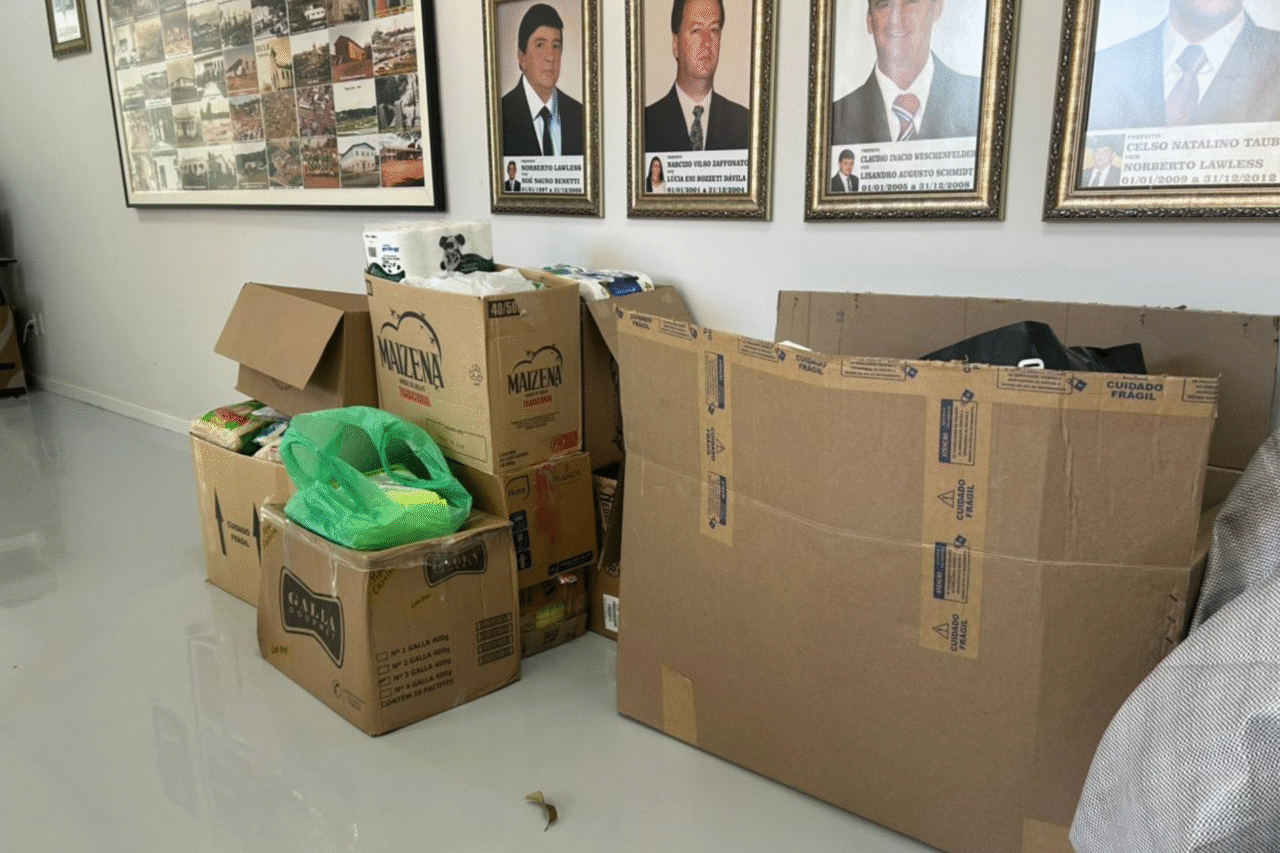 A comunidade guarujaense se mobilizou para arrecadar roupas, alimentos e cobertores destinados às famílias atingidas pelo tornado
