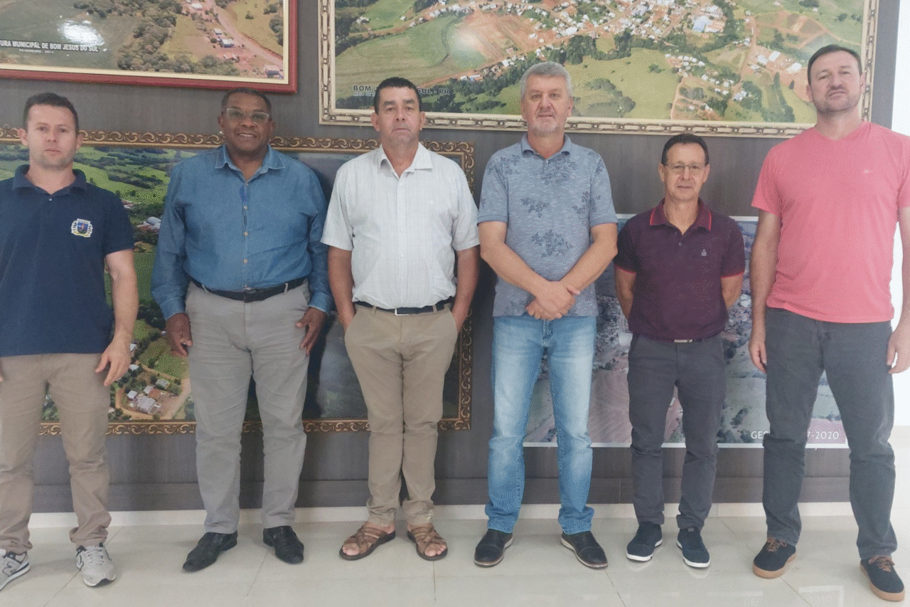 Bom Jesus do Sul e Manfrinópolis reforçam cooperação regional 3 Prefeito Helio Surdi recebe representantes de Manfrinópolis para troca de experiências e fortalecimento de parcerias em prol do desenvolvimento regional.