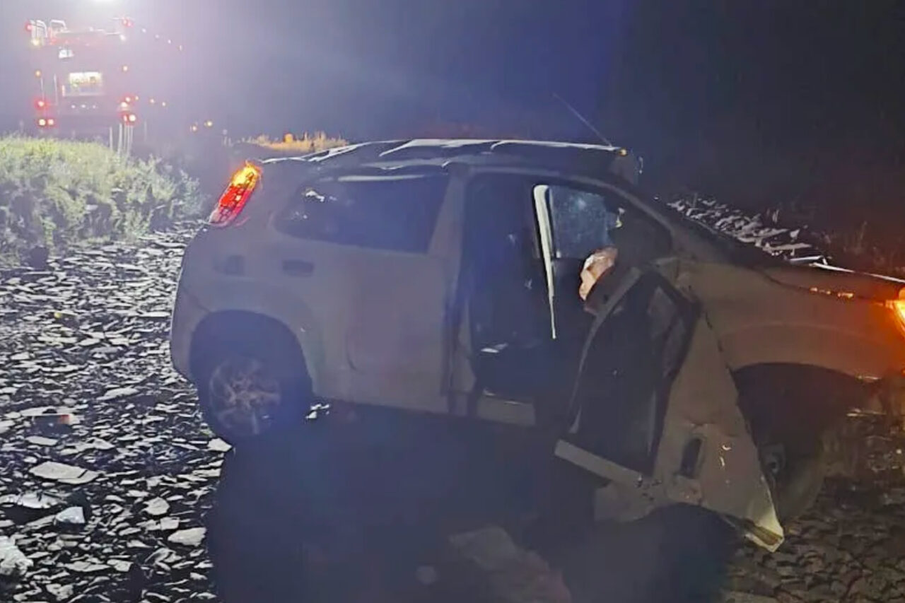 Saída de pista seguida de capotamento na BR 163 deixa duas pessoas feridas 9 fgcregv