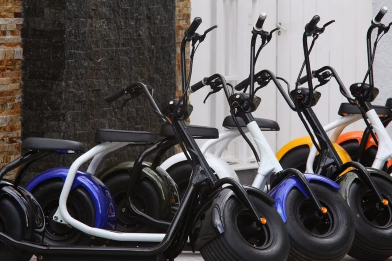 Registro, emplacamento e CNH: novas regras para ciclomotores em 2026 3 Resolução do Contran também abrange novas normas para bikes elétricas e veículos autopropelidos. Registro, emplacamento e CNH serão obrigatórios