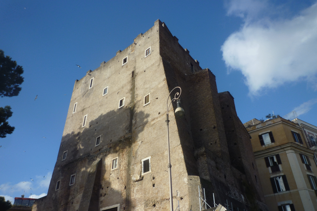 Torre medieval de 800 anos na Itália desaba durante restauração e mata trabalhador 3 Torre medieval de 800 anos na Itália desaba durante restauração e mata trabalhador