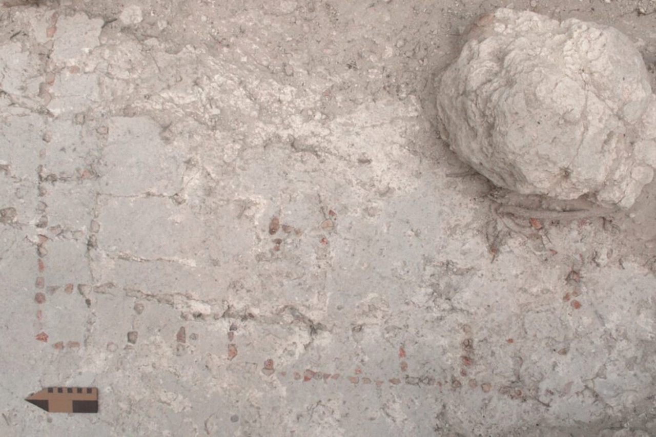 Descoberta rara em Naachtun revela tabuleiro maia de jogo com mais de 1.500 anos