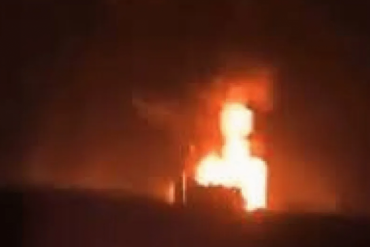 Ônibus com peregrinos pega fogo na rota Meca–Medina e deixa 45 mortos 1 Ônibus com peregrinos pega fogo na rota Meca–Medina e deixa 45 mortos